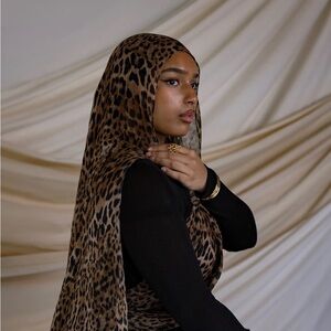 Vela leopard print scarf NWT
